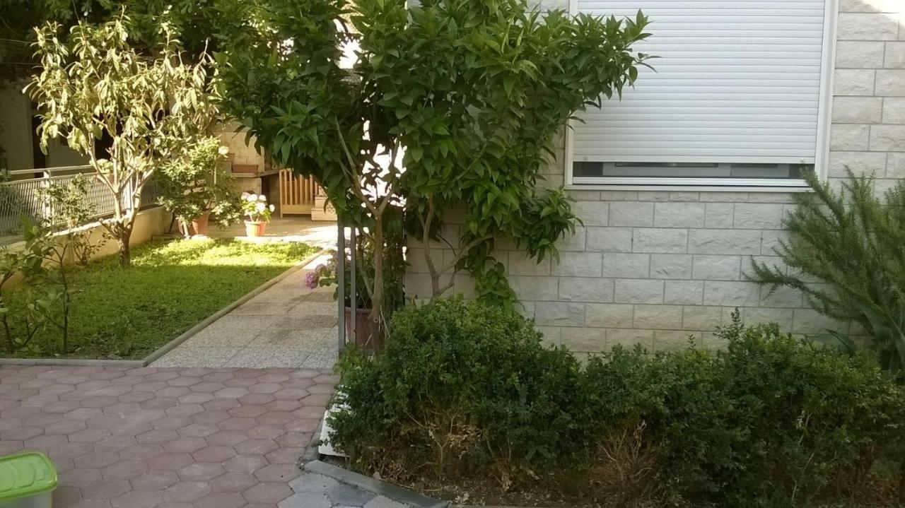 Apartman Renata Omiš Esterno foto
