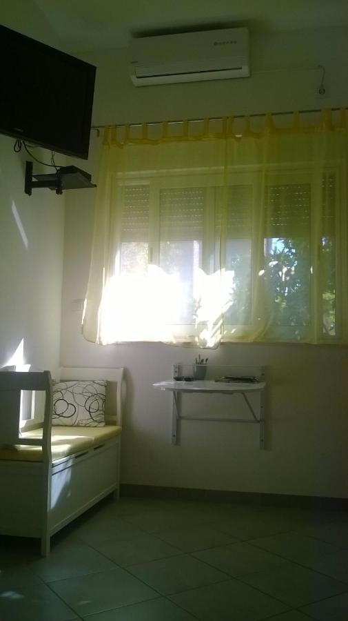 Apartman Renata Omiš Esterno foto